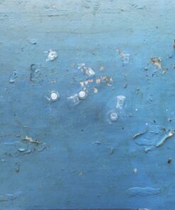 le aggregazioni all’interno di questo lavoro acquisiscono un significato critico nei confronti del mondo quando uso materia del quotidiano ritenuto “scarto” e che invece contemplo con uguale dignità e valore nel processo di de-localizzazione, dis-identificazione e quindi di liberazione espressiva della stessa materia Sergio Mario Illuminato