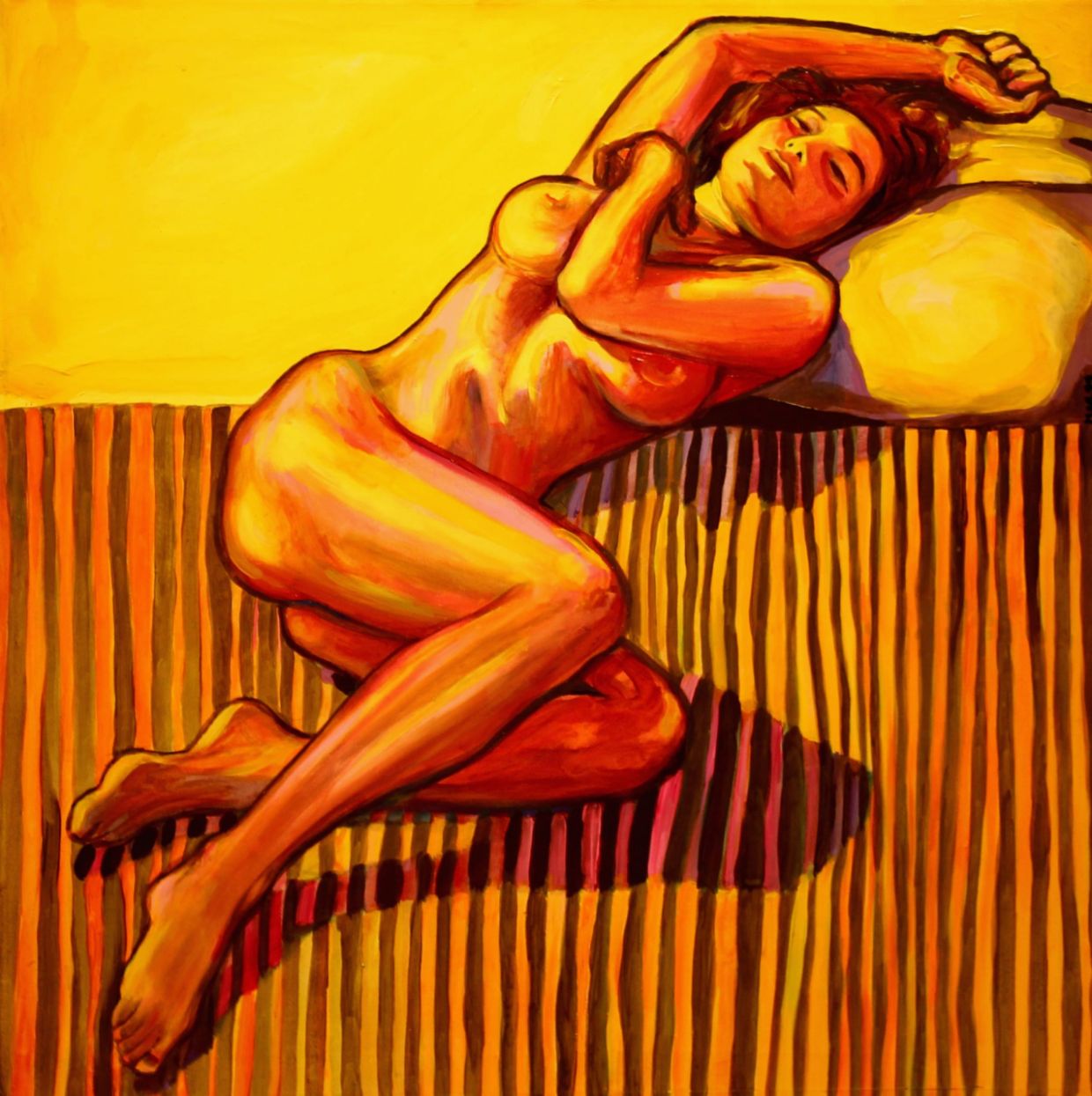 a sensualità del corpo femminile contrasta con l'inquadratura del tessuto del copriletto a righe, trasformato in uno sfondo piatto, bidimensionale Marco Ronga